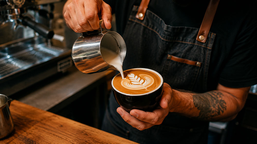 Cómo hacer espuma de leche como un barista
