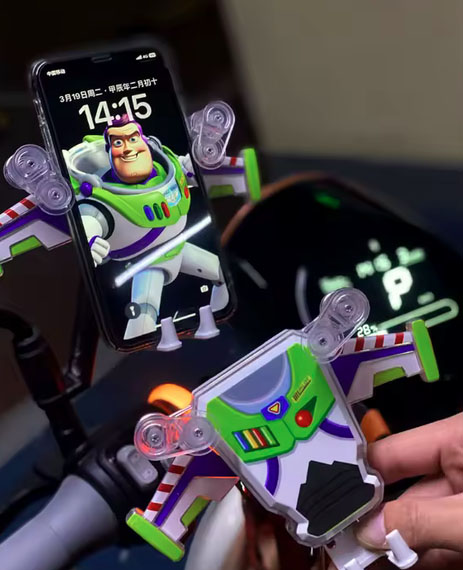 sujetar móvil coche buzz lightyear toy story
