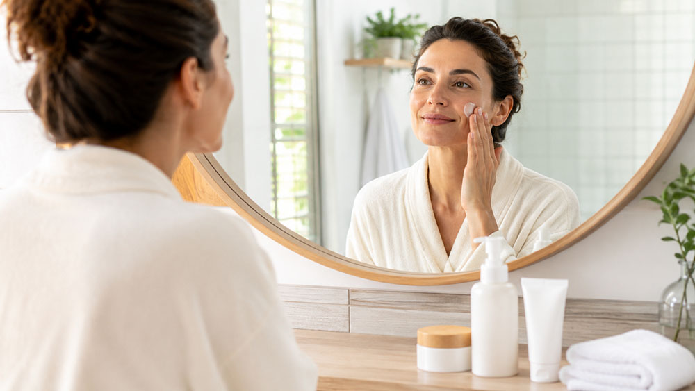 Cómo crear una rutina facial sencilla sin usar diez productos