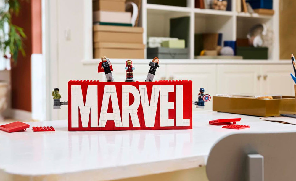 Logotipo MARVEL y Minifiguras - LEGO Marvel 76313